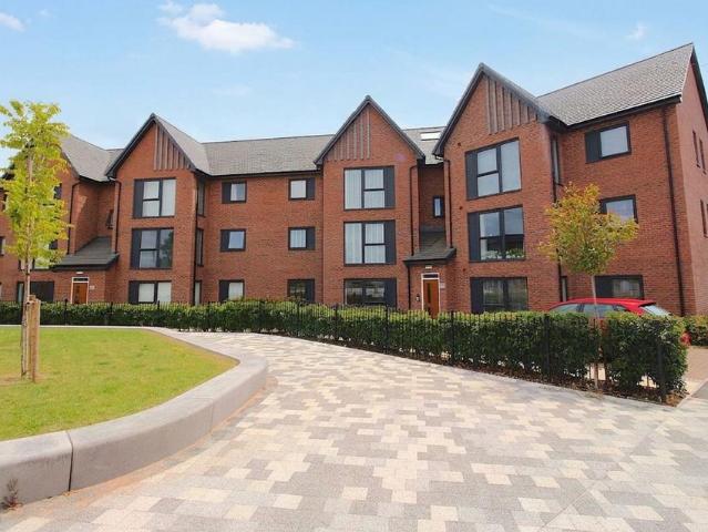 3 bedroom flat for sale