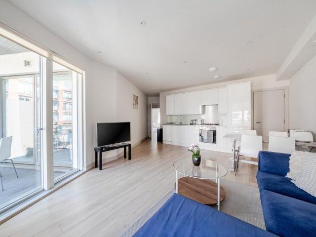 3 bedroom flat for sale