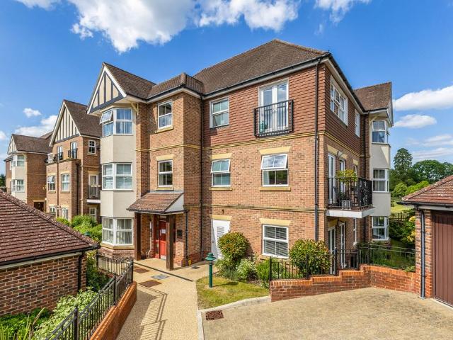 3 bedroom flat for sale