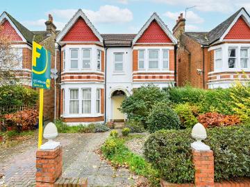 3 bedroom flat for sale