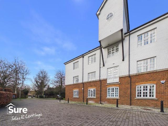 3 bedroom flat for sale