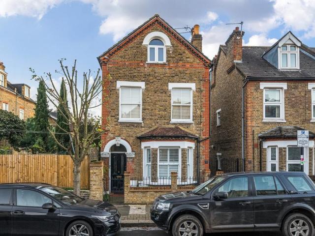 3 bedroom flat for sale