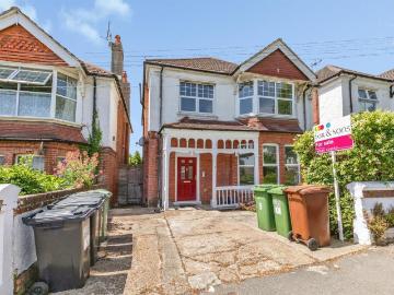 3 bedroom flat for sale