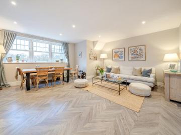 3 bedroom flat for sale