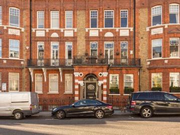 3 bedroom flat for sale