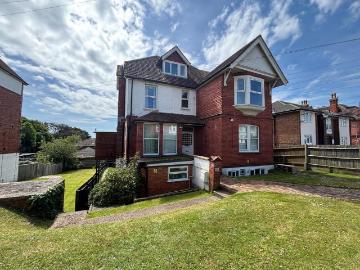 3 bedroom flat for sale