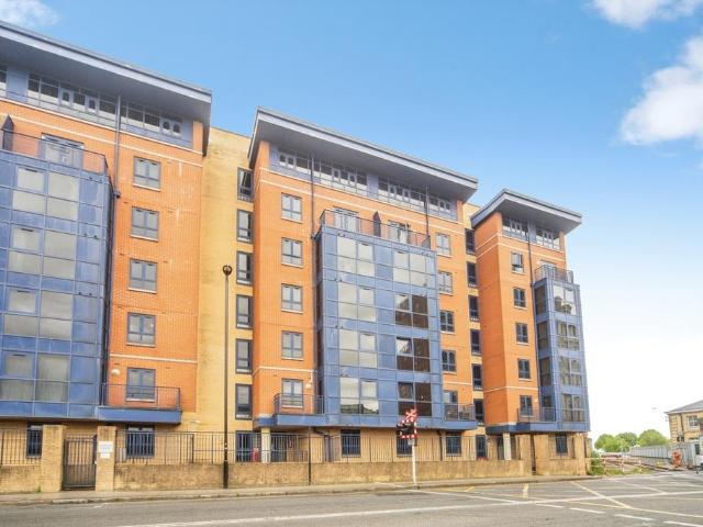 3 bedroom flat for sale
