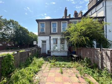 3 bedroom flat for sale