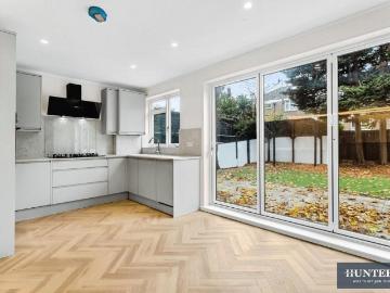 3 bedroom flat for sale
