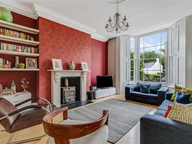 3 bedroom flat for sale