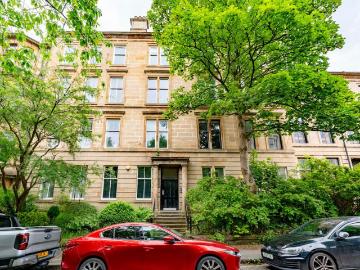 3 bedroom flat for sale