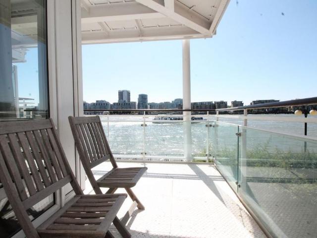 3 bedroom flat for sale