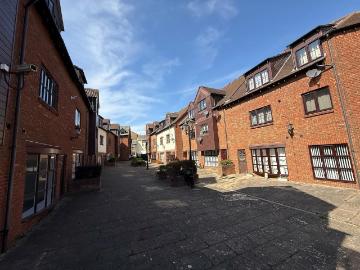 3 bedroom flat for sale