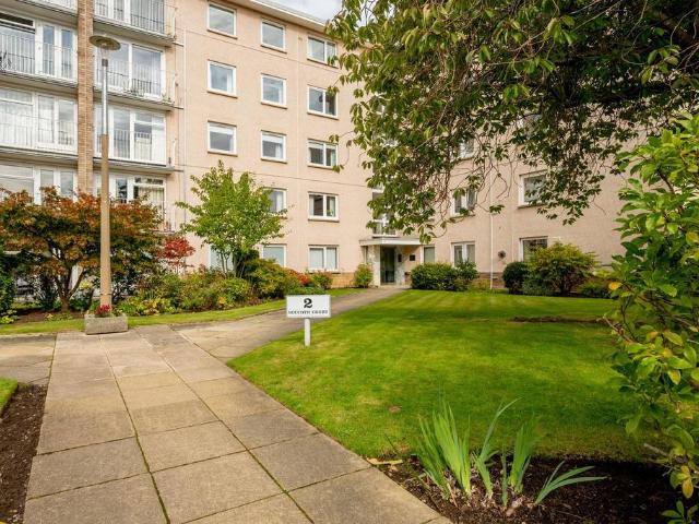 3 bedroom flat for sale