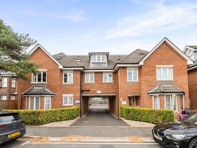 3 bedroom flat for sale