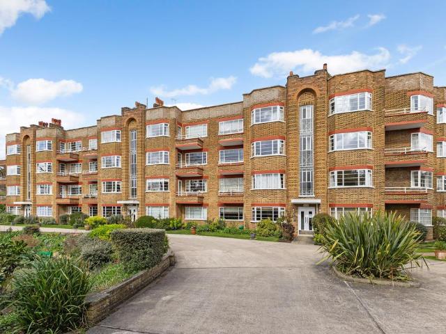3 bedroom flat for sale