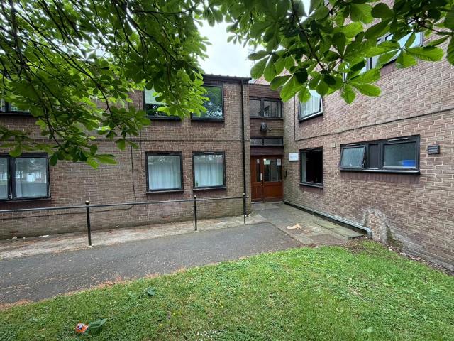 3 bedroom flat for sale