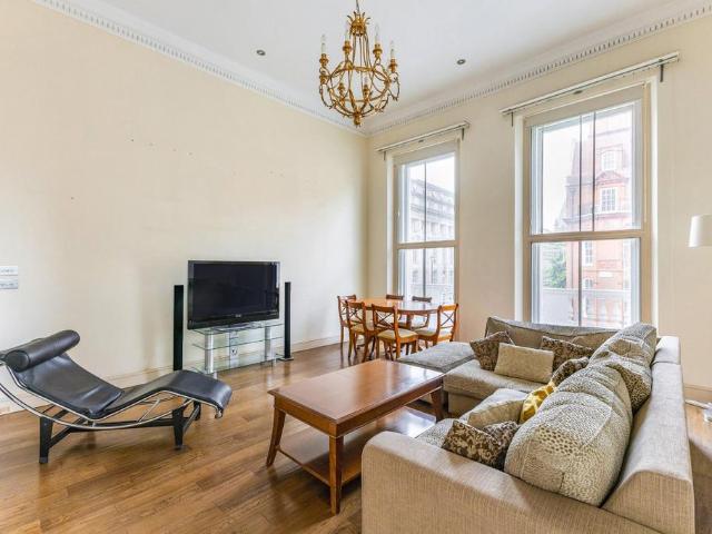 3 bedroom flat for sale