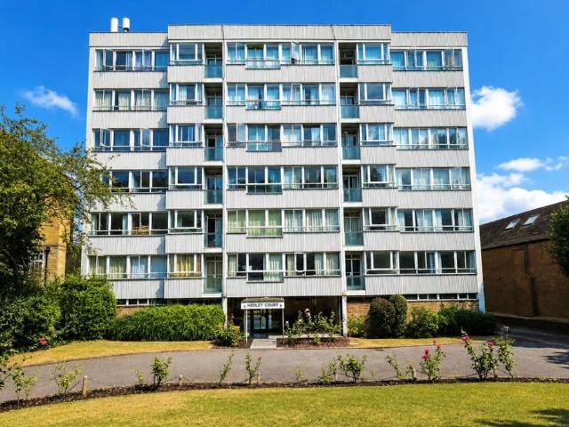 3 bedroom flat for sale