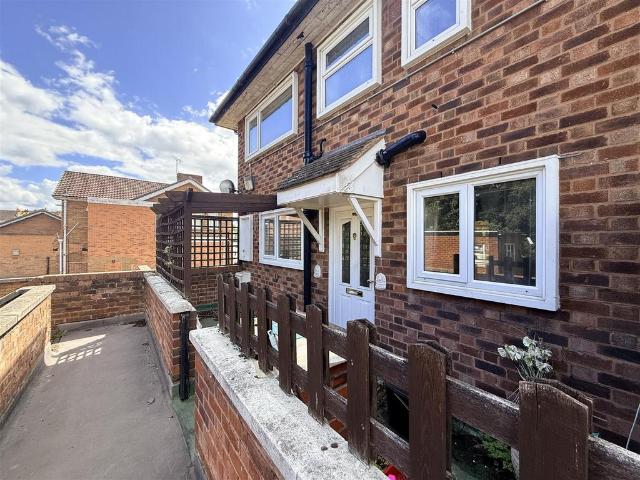 3 bedroom flat for sale