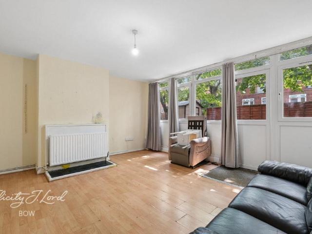 3 bedroom flat for sale