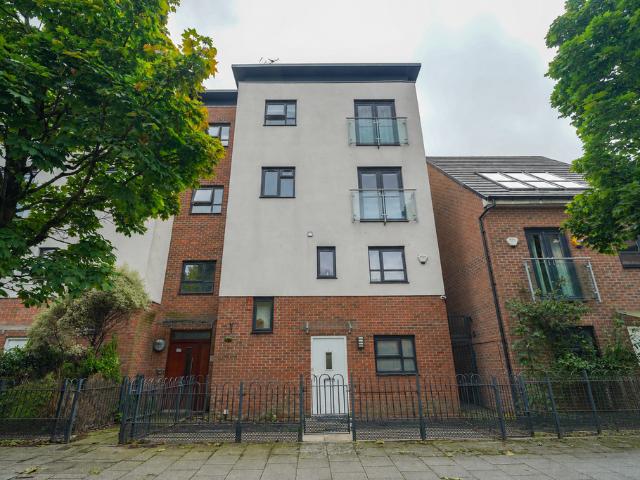 3 bedroom flat for sale