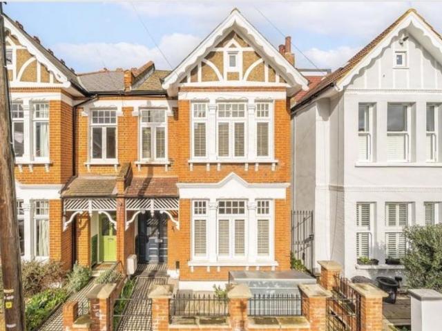 3 bedroom flat for sale