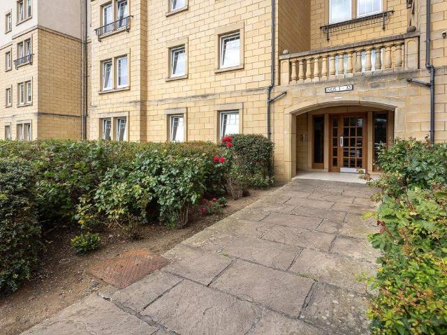 3 bedroom flat for sale