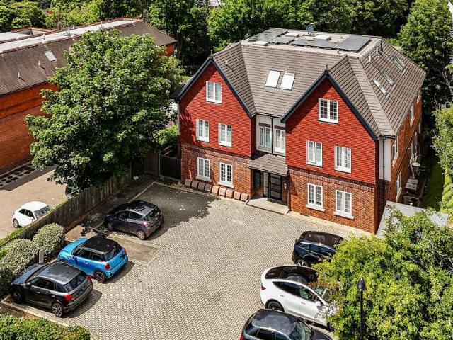 3 bedroom flat for sale