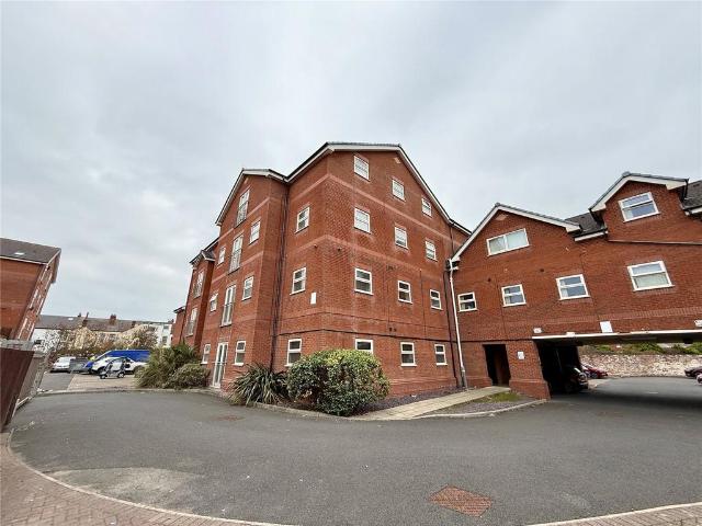 3 bedroom flat for sale