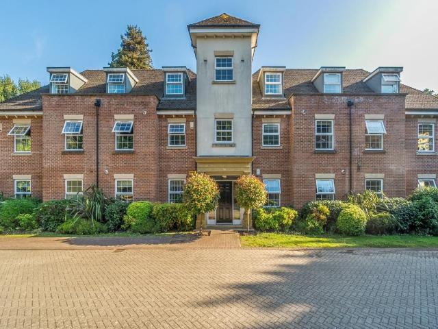 3 bedroom flat for sale