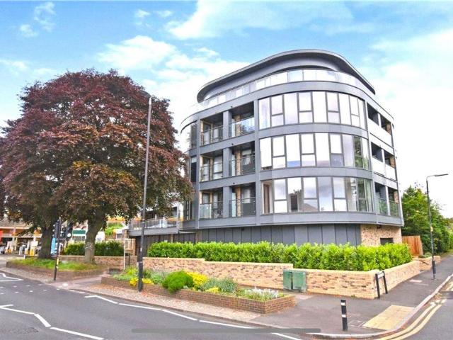 3 bedroom flat for sale