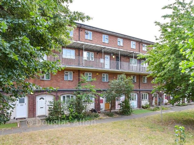3 bedroom flat for sale