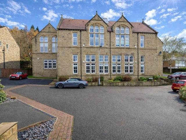 3 bedroom flat for sale
