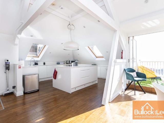 3 bedroom flat for sale