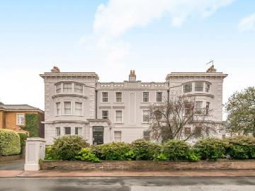 3 bedroom flat for sale