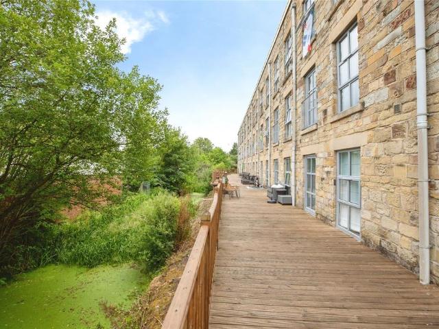 3 bedroom flat for sale