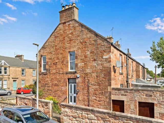 3 bedroom flat for sale