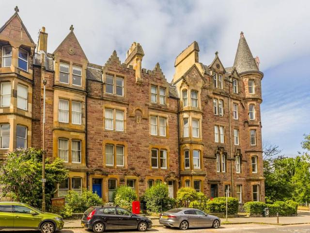 3 bedroom flat for sale