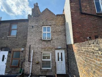 3 bedroom flat for sale