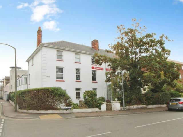 3 bedroom flat for sale