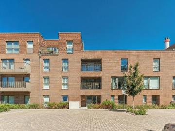 3 bedroom flat for sale
