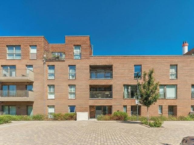3 bedroom flat for sale