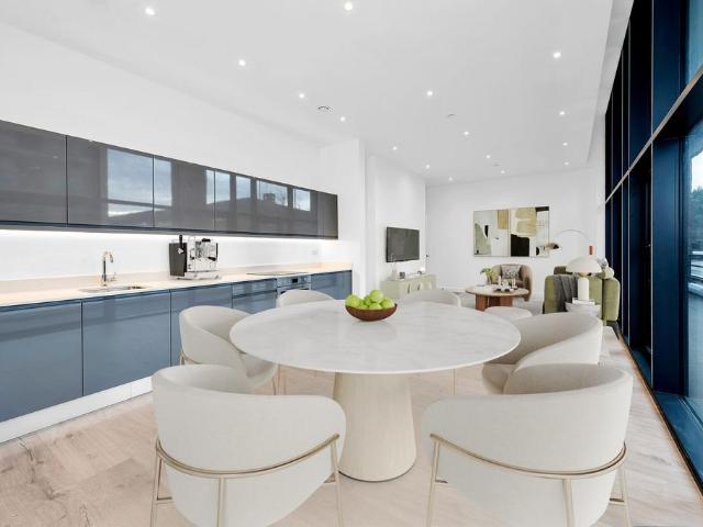 3 bedroom flat for sale