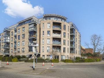 3 bedroom flat for sale