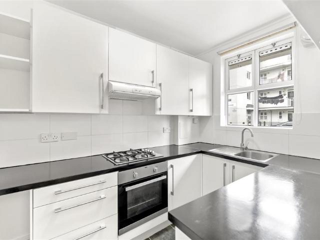 3 bedroom flat for sale