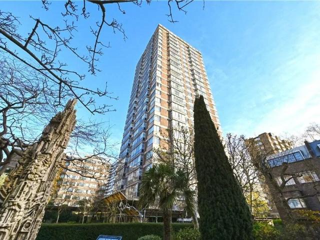 3 bedroom flat for sale