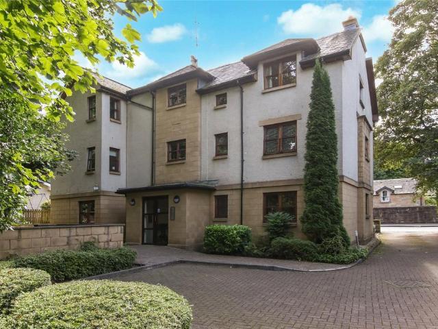 3 bedroom flat for sale