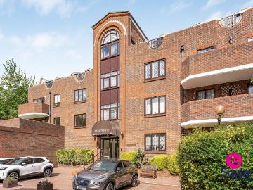 3 bedroom flat for sale