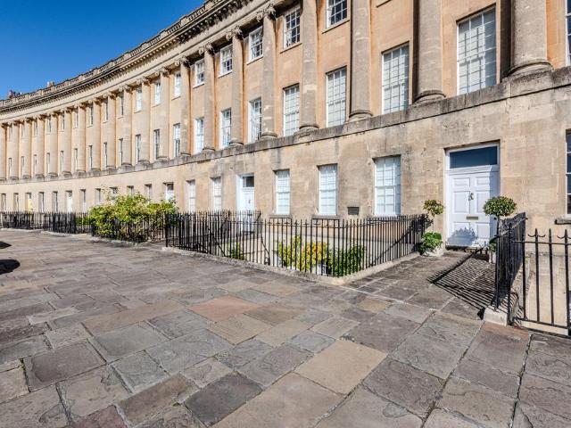 3 bedroom flat for sale